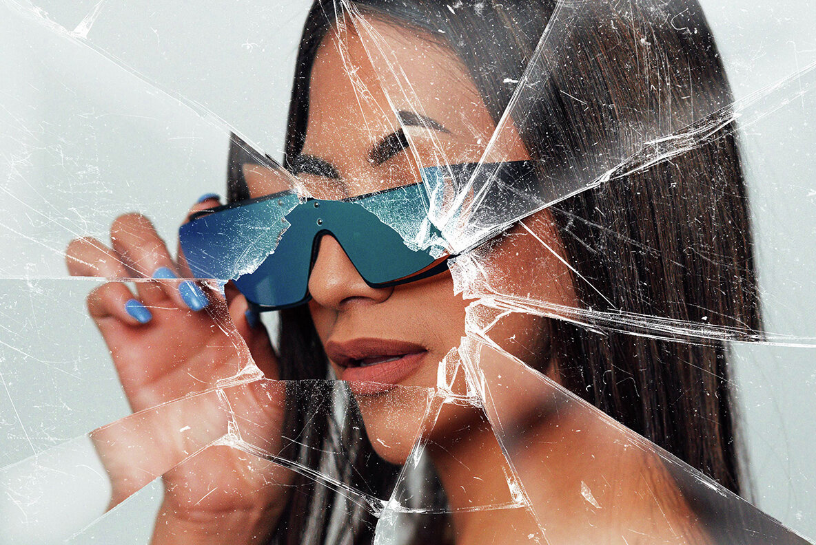 Broken Glass Photo Effect 3