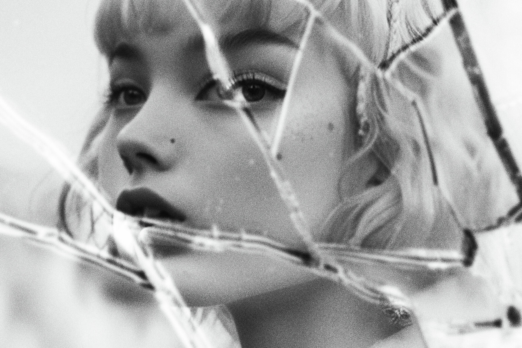 Fractured Mirror Photo Effect 7