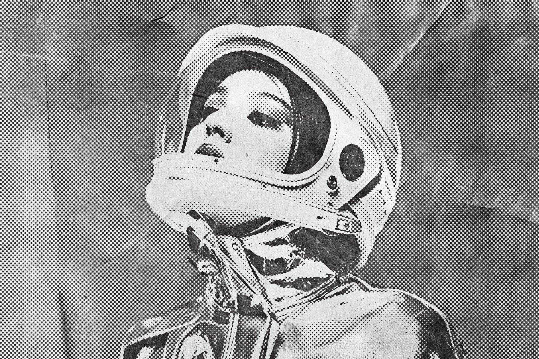 Crumpled Halftone Paper Photo Effect 5