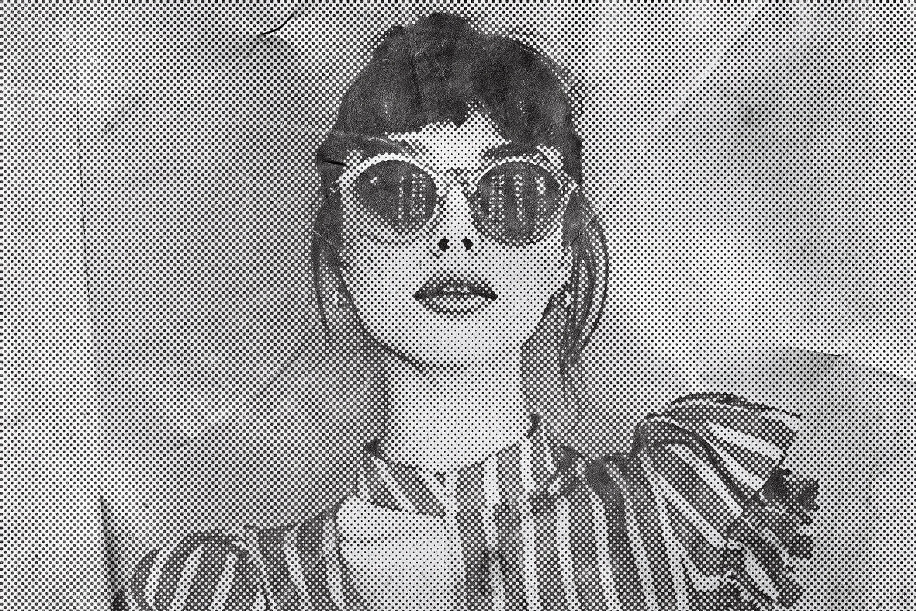 Crumpled Halftone Paper Photo Effect 7