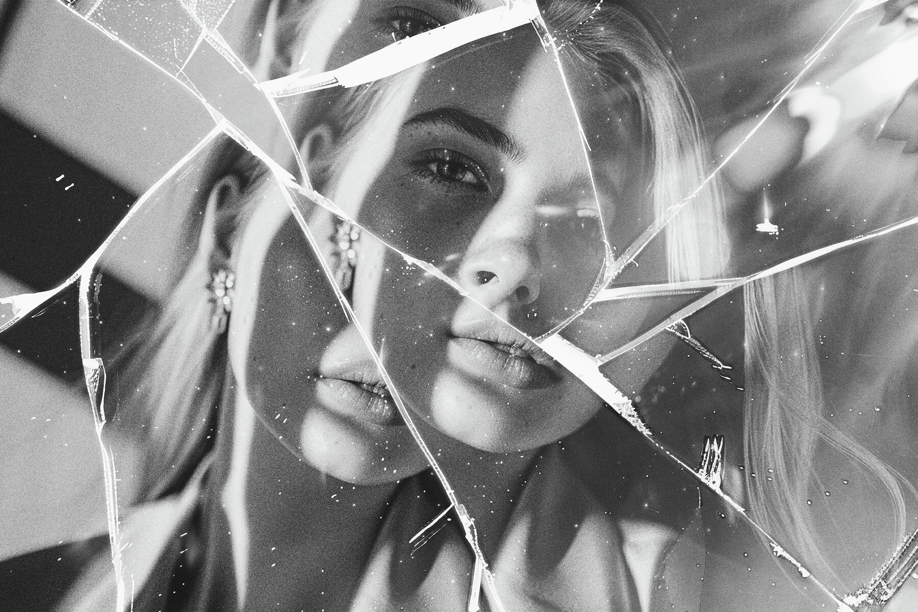 Monochrome Broken Glass Photo Effect 6