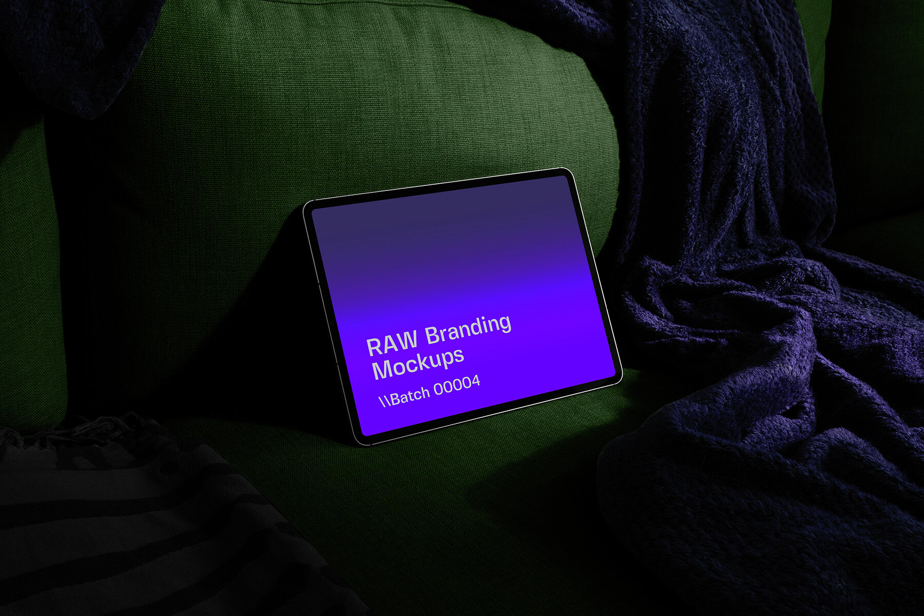 iPad Pro Mockups   RAW Series 4