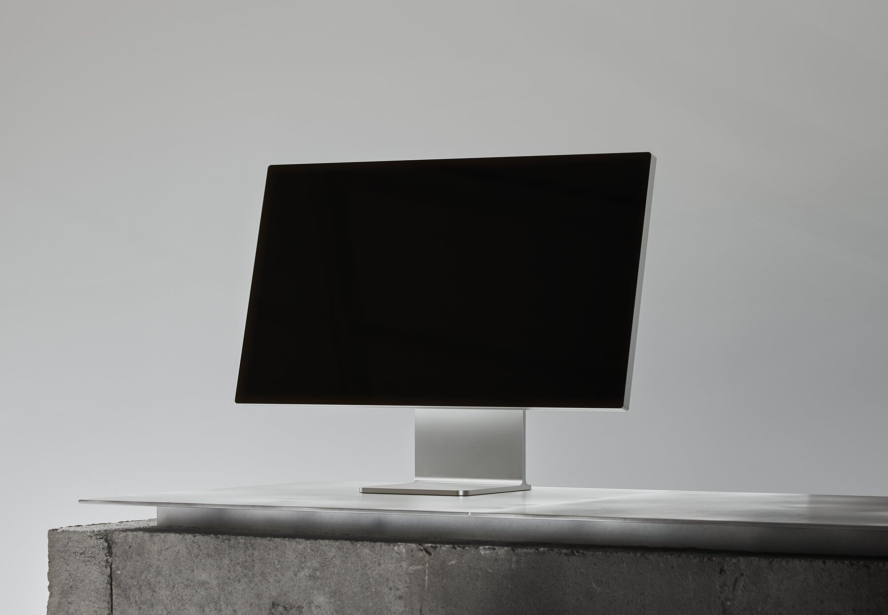 Apple Studio Display   7 2