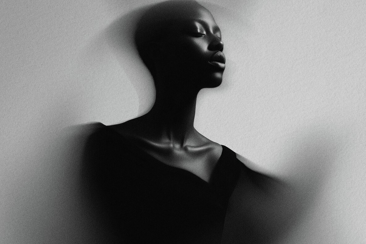 Spin Blur Noir Photo Effect 4