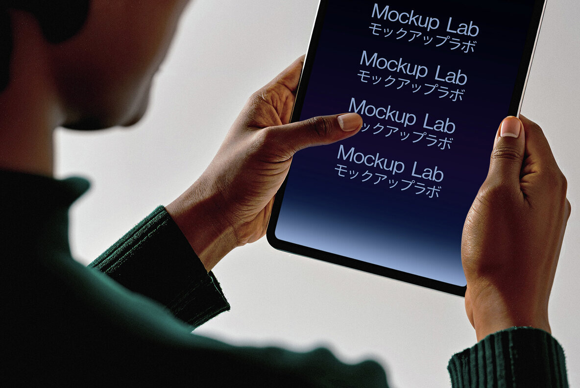 Tablet 01ML Mockup 3