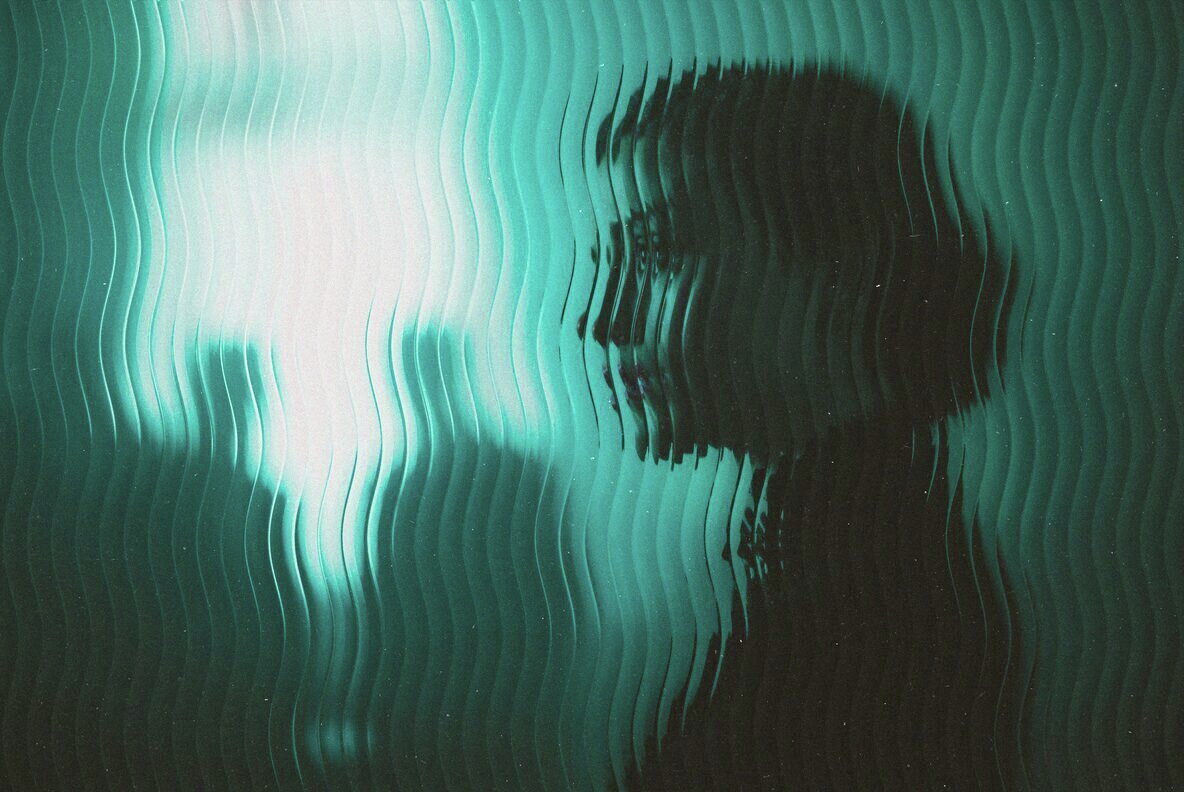 Wavy Ribbed Glass Photo Effect 3