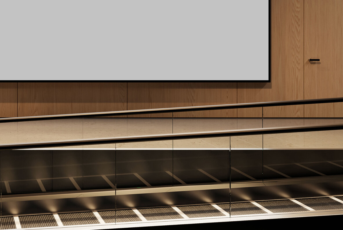 Large Screen Mockup M01 6