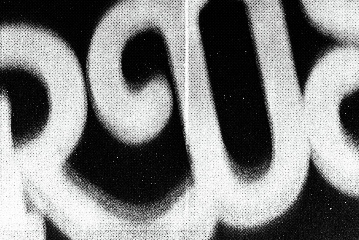 Distortion Halftone Text and Graphic Effect 5