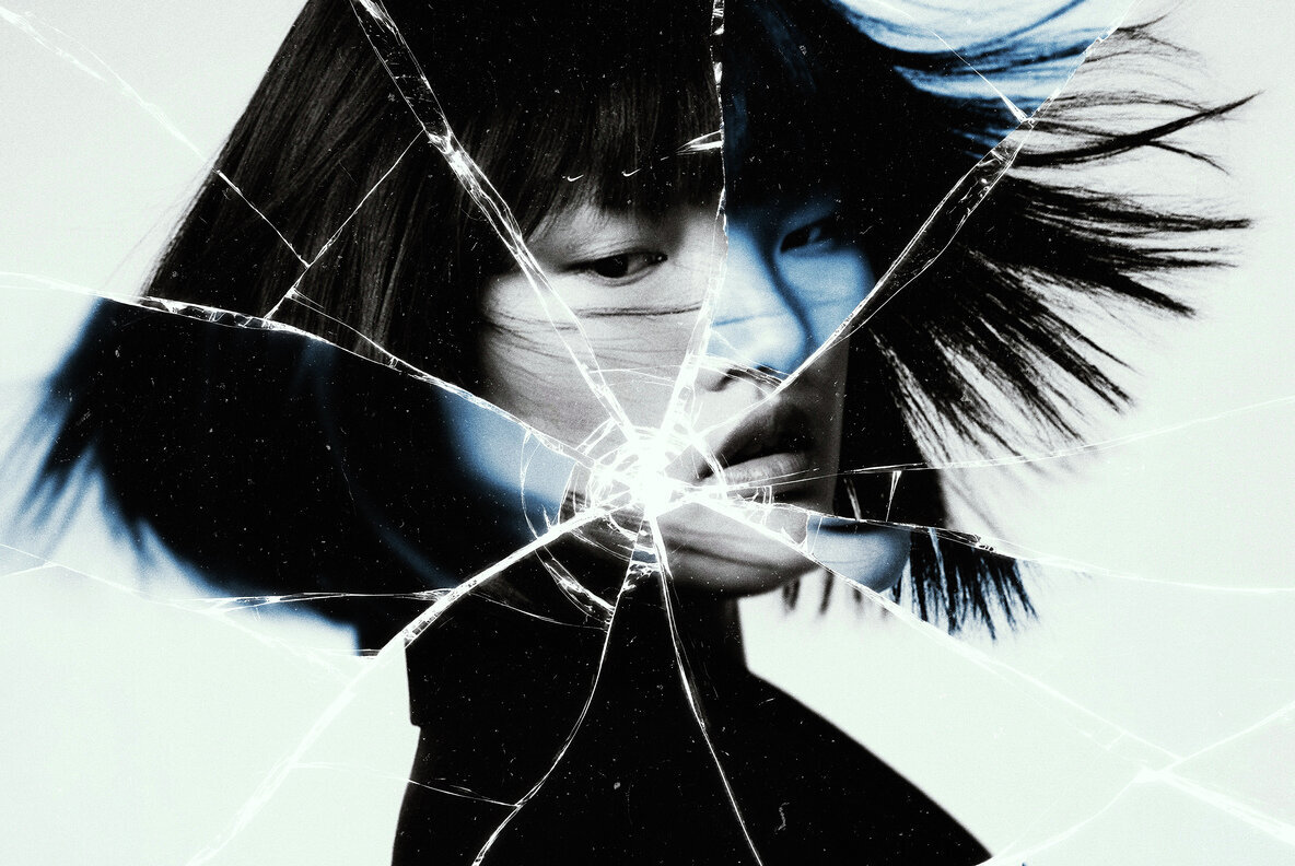 Broken Glass Photo Effect 2