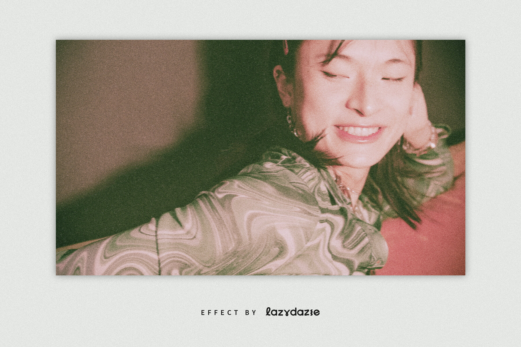 Disposable Camera Image Effect Mockup 4