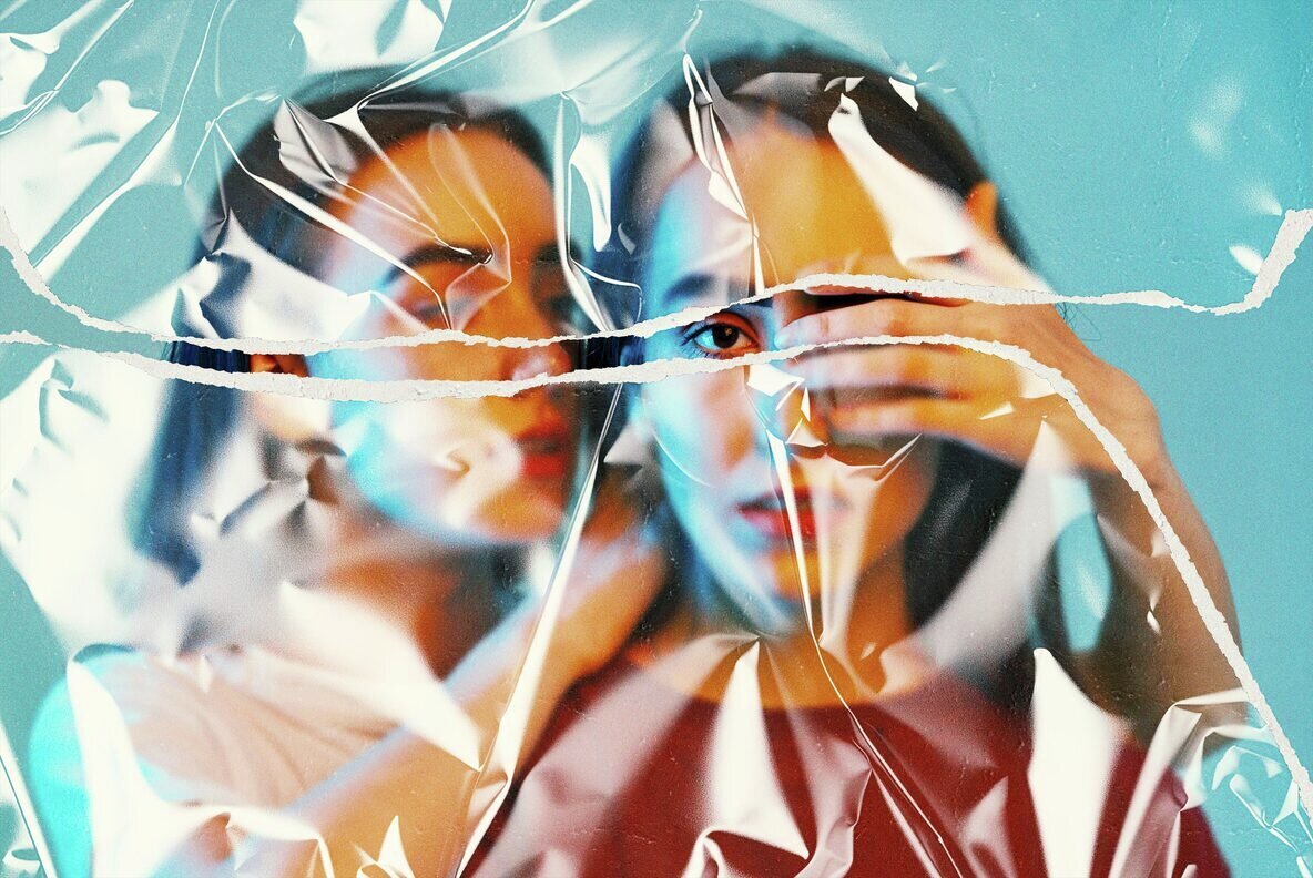 Ripped Plastic Photo Effect 3