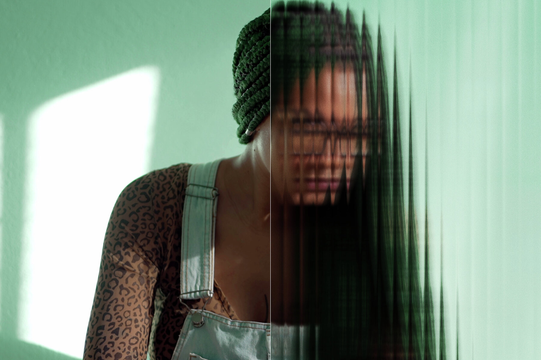 Reeded Glass Image Effect Mockup 7