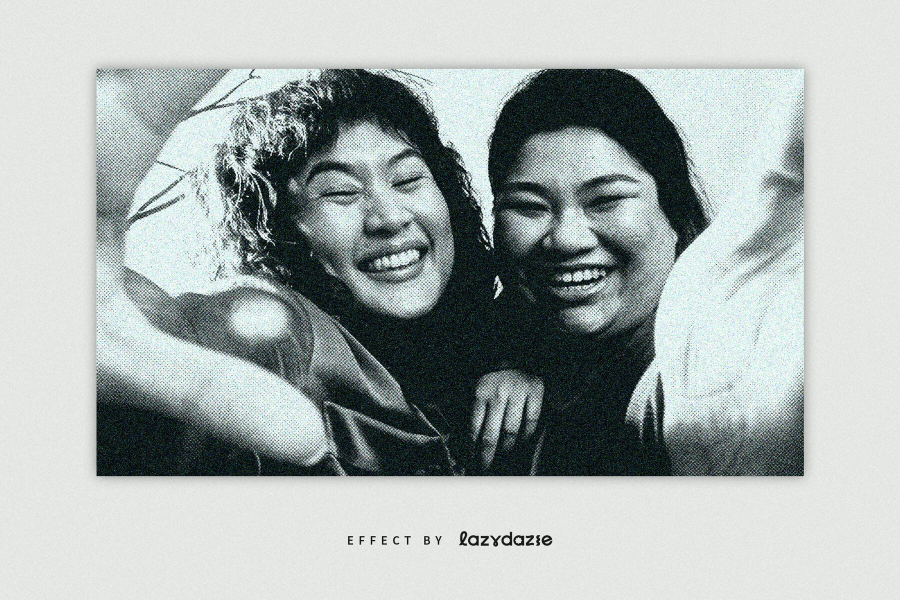 Halftone Grunge Image Effect Mockup 4