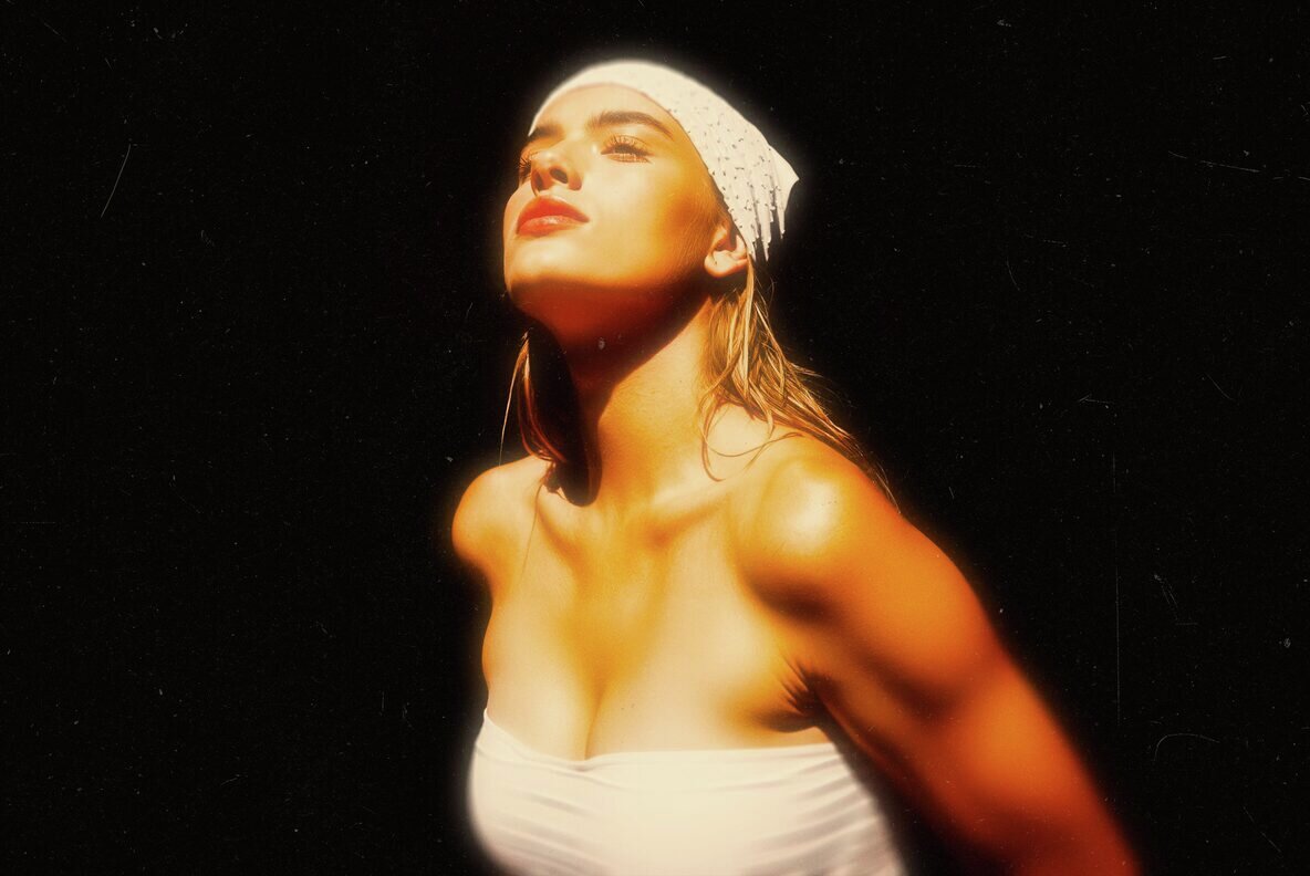 Soft Cinematic Glow Photo Effect 7