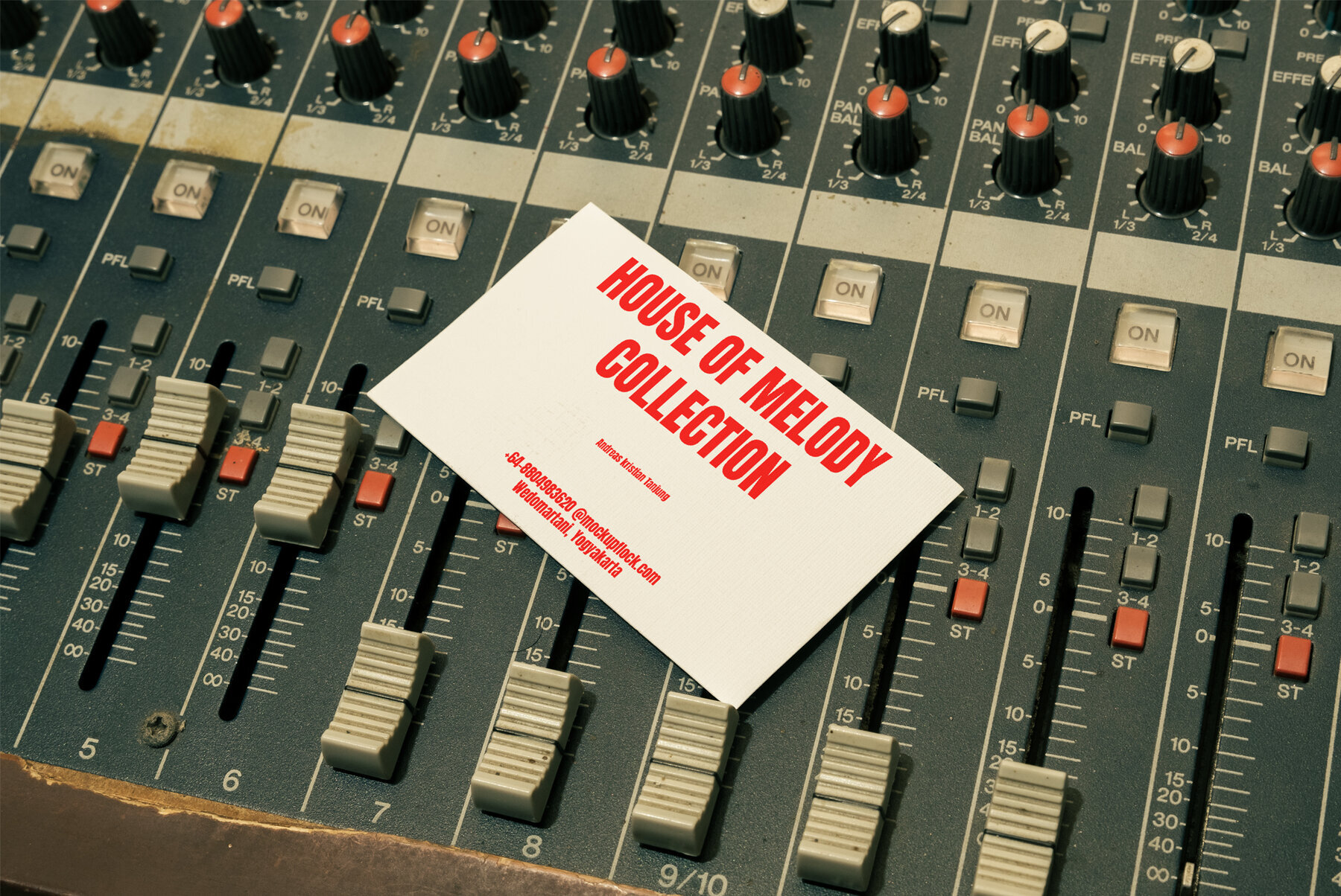 HOM Business Card 17 Mockup 2