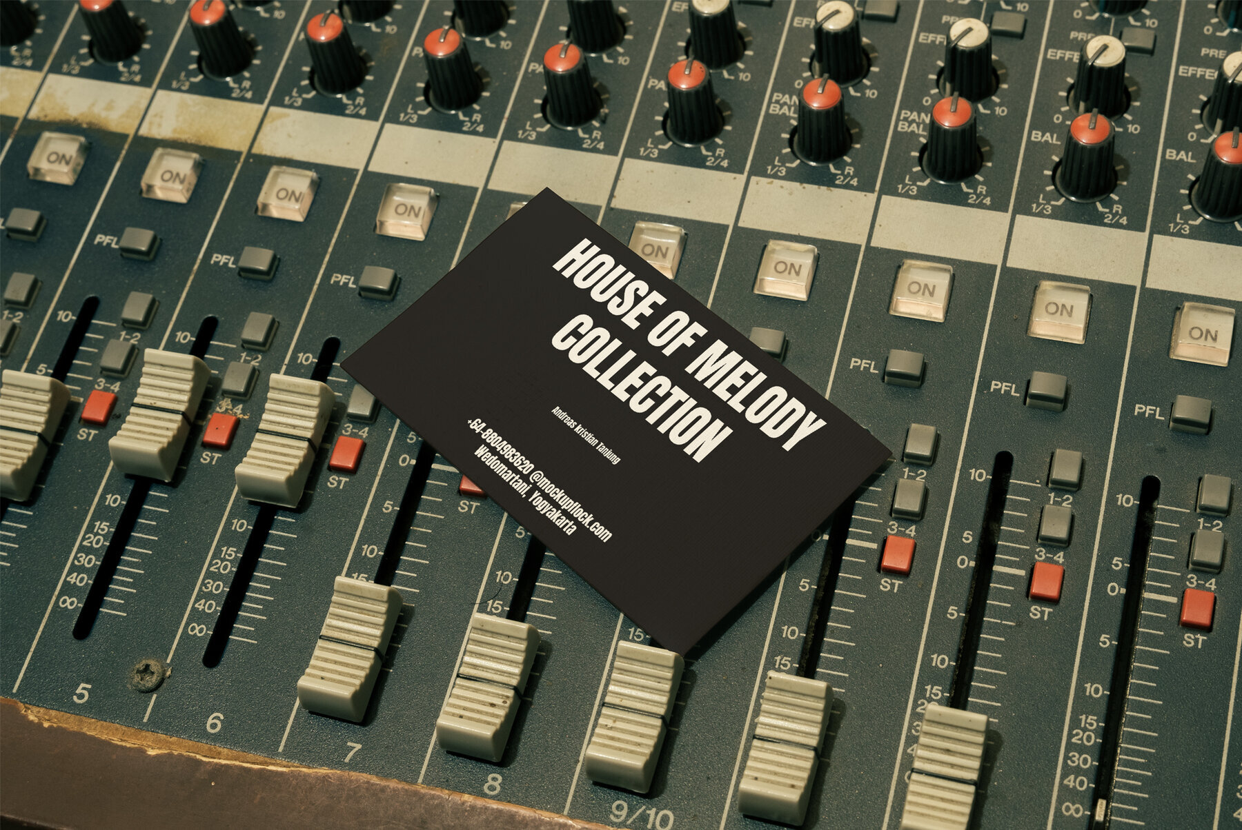 HOM Business Card 17 Mockup 3