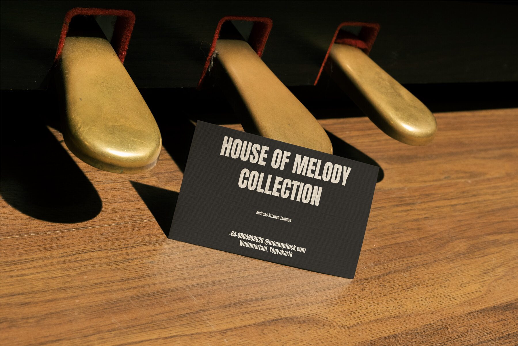 HOM Business Card 11 Mockup 3