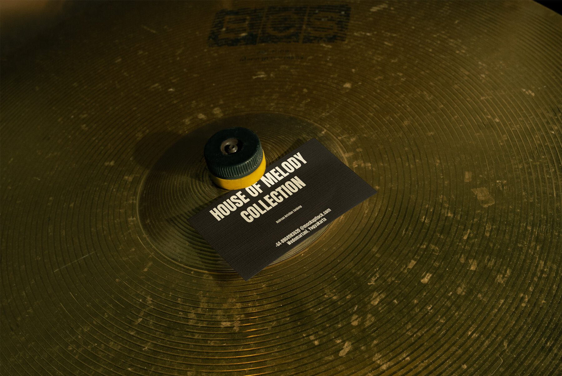 HOM Business Card 05 Mockup 3