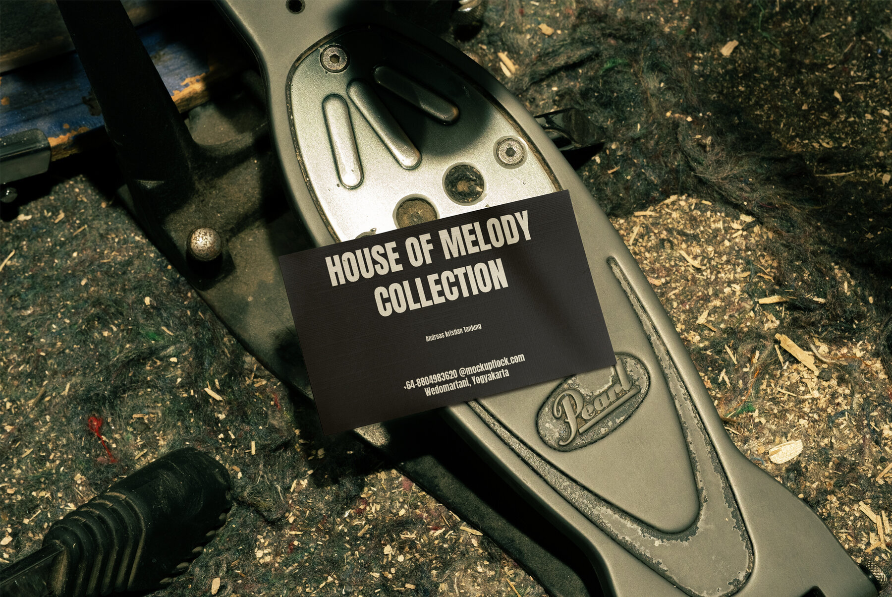 HOM Business Card 04 Mockup 3