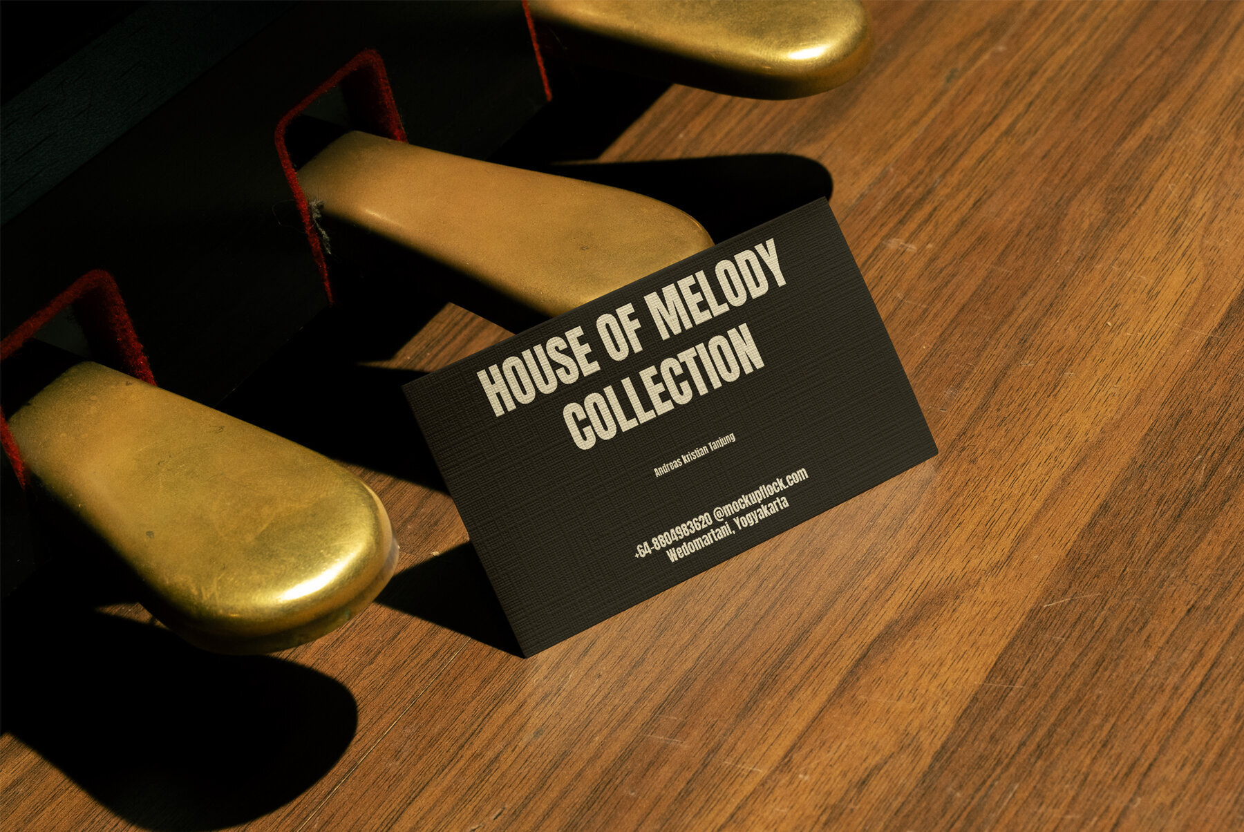 HOM Business Card 02 Mockup 3