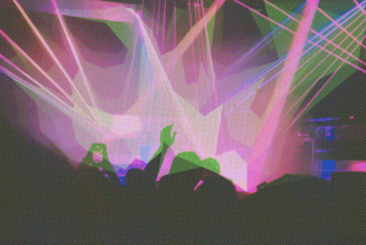 Halftone Polygon Prism Effect 5