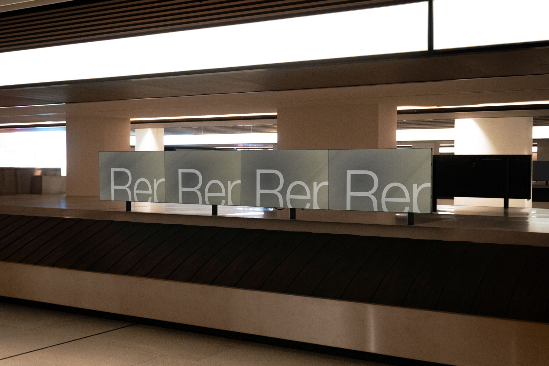 Airport Screen Mockup 001 5