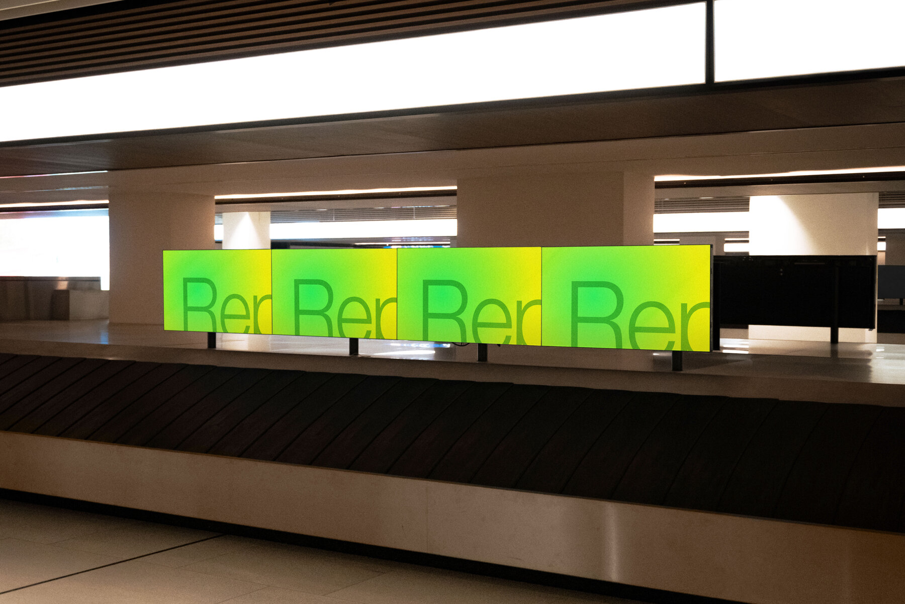 Airport Screen Mockup 001 7