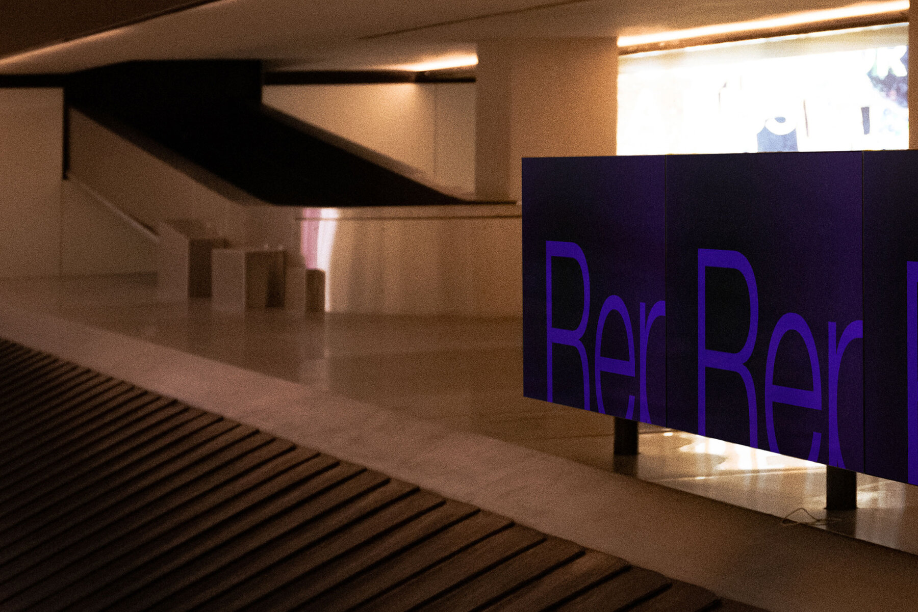 Airport Screen Mockup 003 6