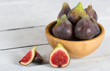 Ripe figs ready to eat