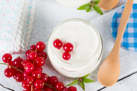 Yogurt with red currant