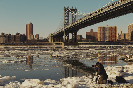 Brooklyn bridge and ice in river