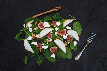 Salad with pears  baby spinach  figs  walnuts  goat cheese and honey