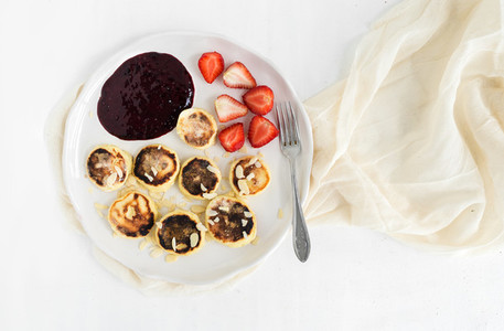 Cottage cheese pancakes with almonf  strawberry and raw black cu