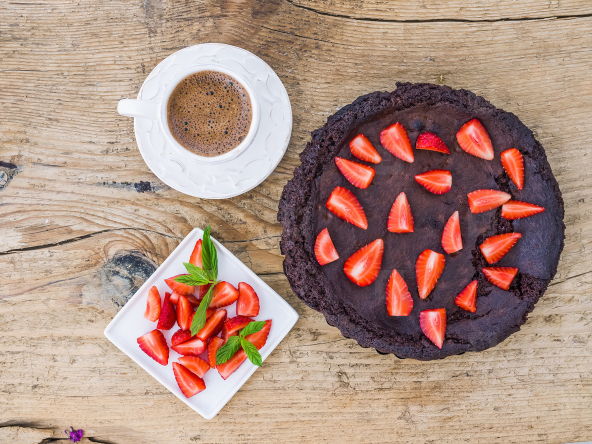 Chocolate cake with fresh strawberry