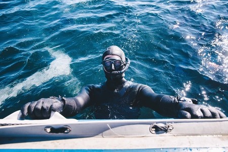 Scuba diver preparing to dive