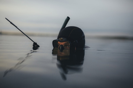 Spearfishing diver looking for an opportunity to hunt