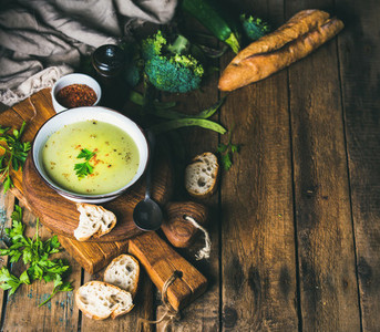 Homemade pea  broccoli  zucchini cream soup with baguette  copy space