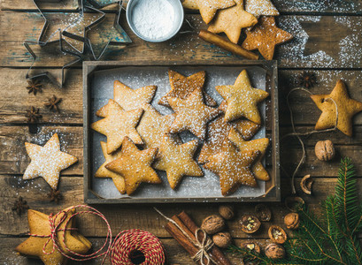 Gingerbread star shaped cookies in wooden tray with baking paper