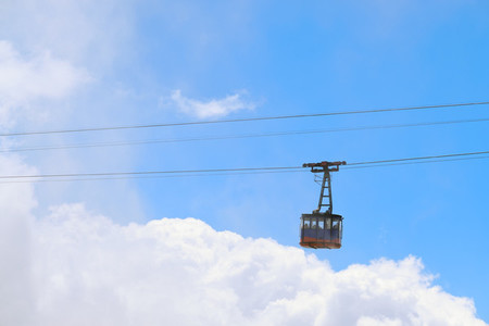 Flying cableway