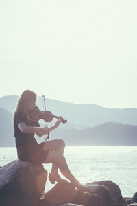 Seaside Violinist 08