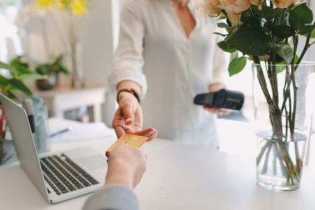 Florist accepting credit card from client