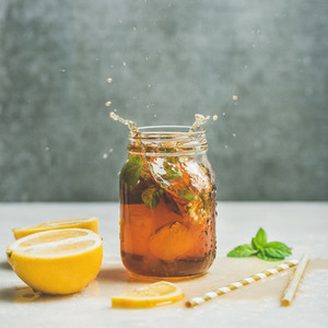 Summer Iced tea with lemon and herbs  square crop