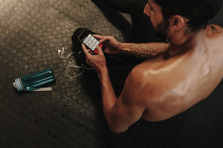 Man using fitness app on phone during break