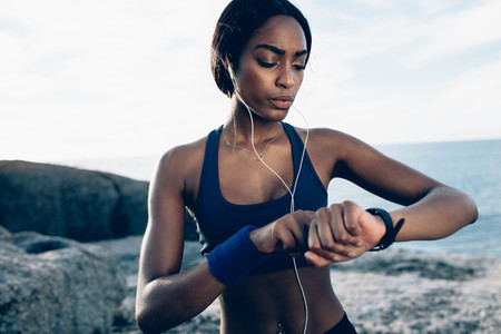 Female runner monitor her performance on smartwatch