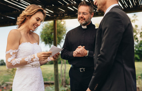 Woman read wedding vows for her husband