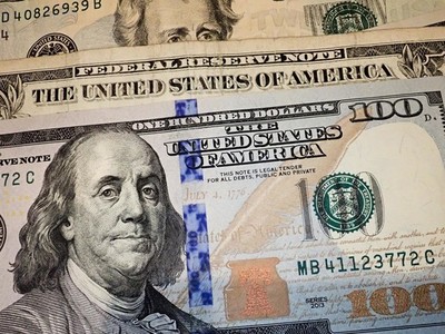 Benjamin Franklin face on us one hundred dollar bill macro  Unit