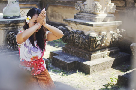 Hindu woman praying