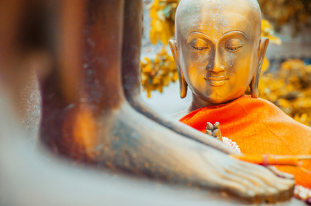 Buddha praying