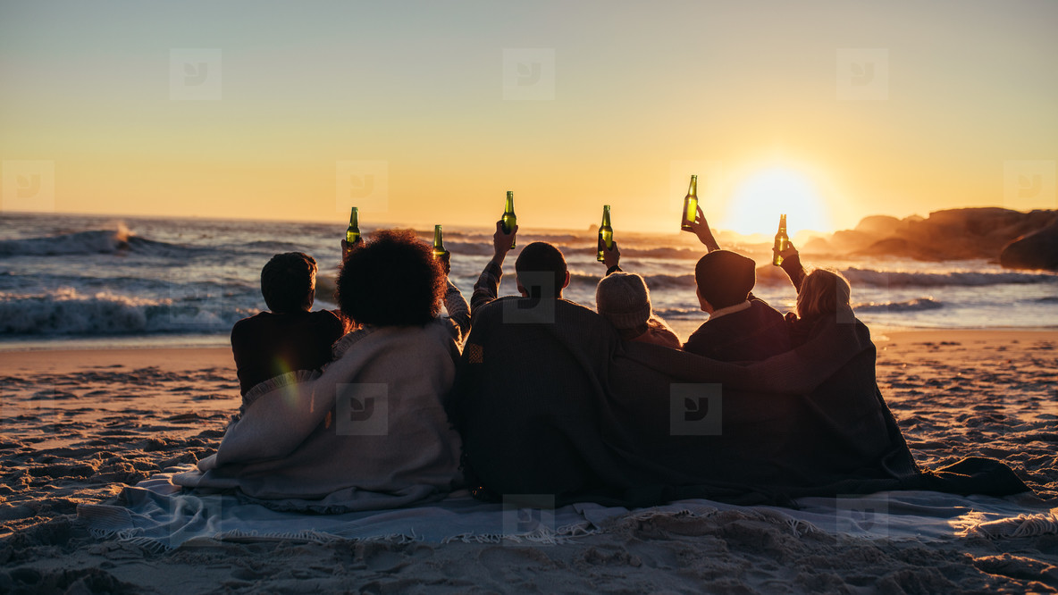 Photos Group Of Friends Enjoying Beach Sunset With Beers