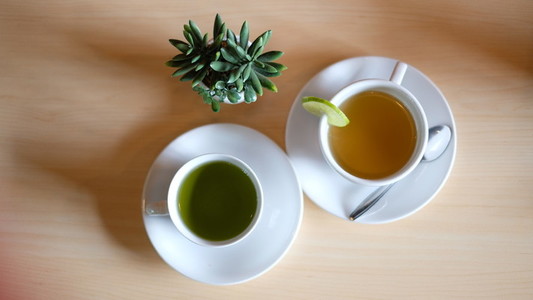 Lemon tea and green tea